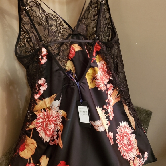 Floral and lace satin chemise - Picture 10 of 12